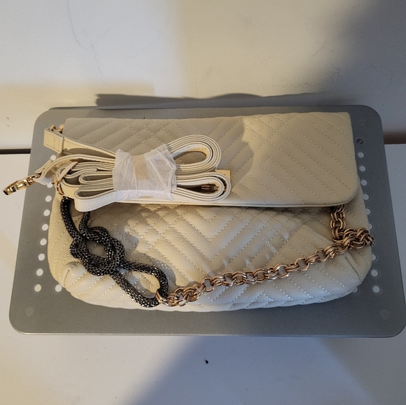 NWOT cute crossbody or shoulder bag. THIS IS NOT LEATHER. Cream/White - Picture 4 of 10